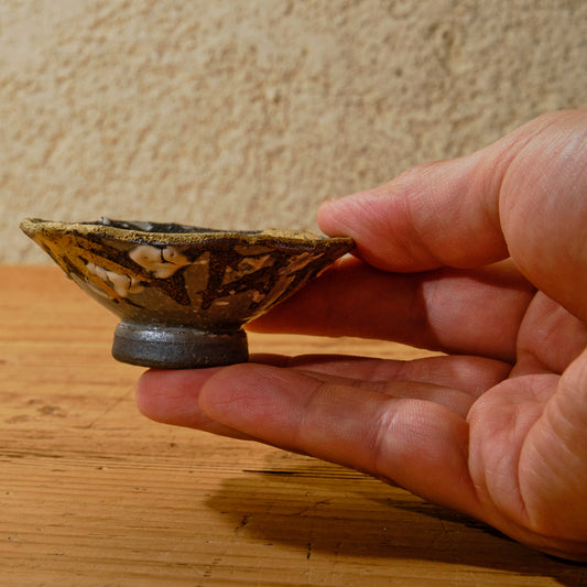 ぐい吞み 雪笹・金彩(清水焼) | 宮本 博