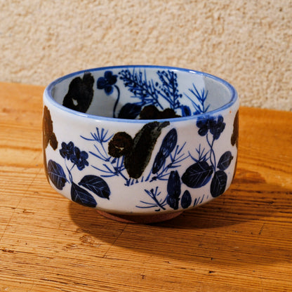 銹絵染付茶碗 春草図（清水焼・乾山写）＊箱なし | 宮本 博