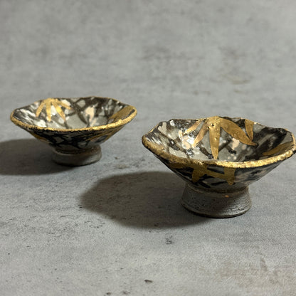 ぐい吞み 雪笹・金彩（清水焼） | 宮本 博