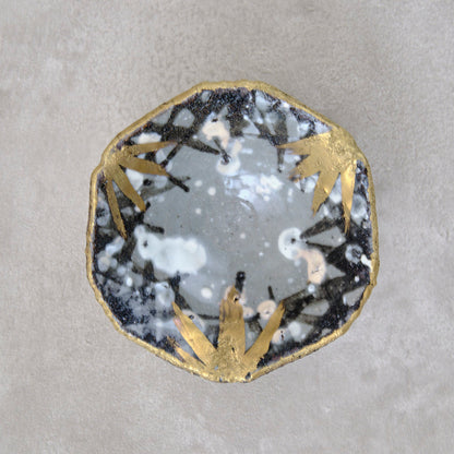 ぐい吞み 雪笹・金彩（清水焼） | 宮本 博