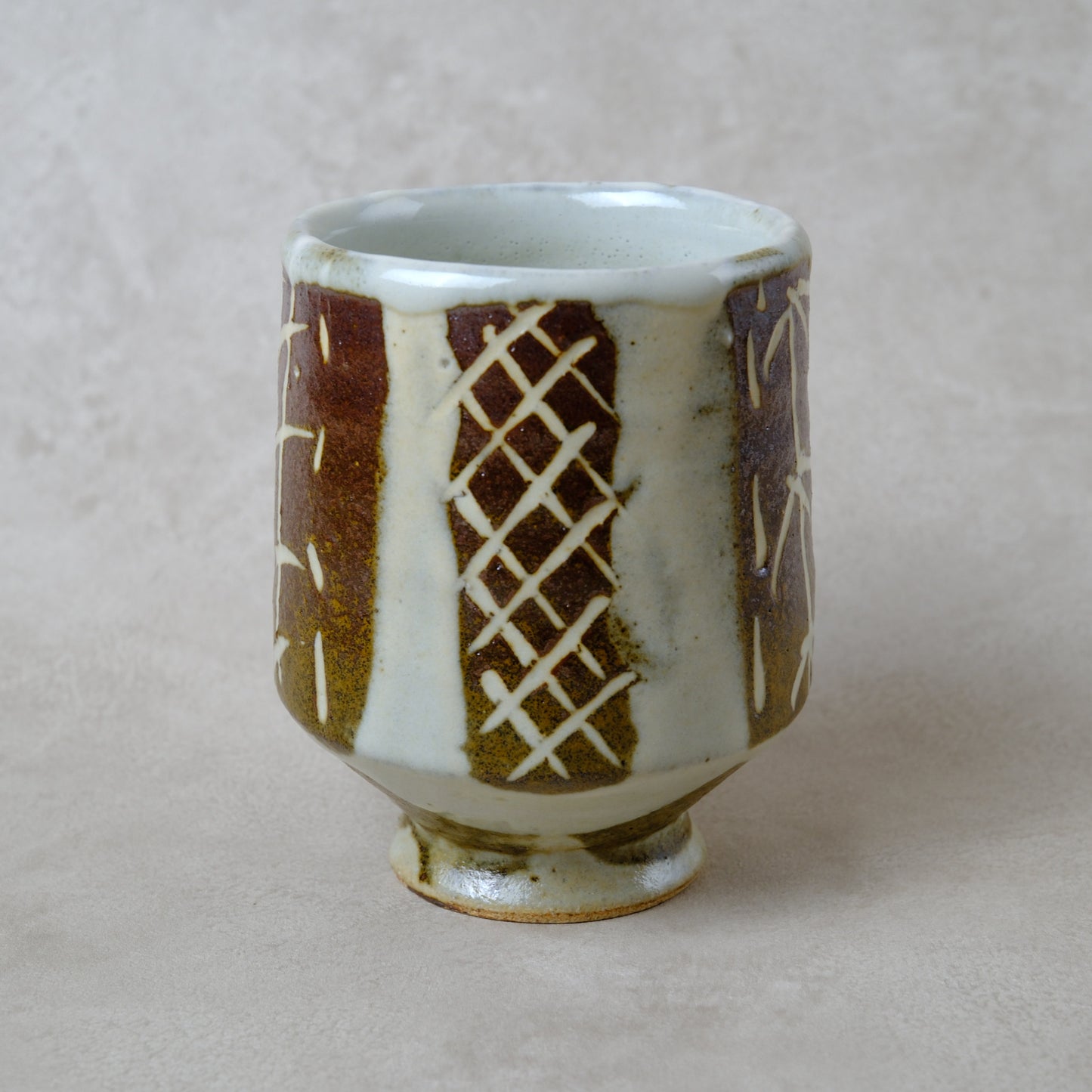 湯呑み 大 鉄絵 唐草文 - 益子焼 - 01 | 松原 直之